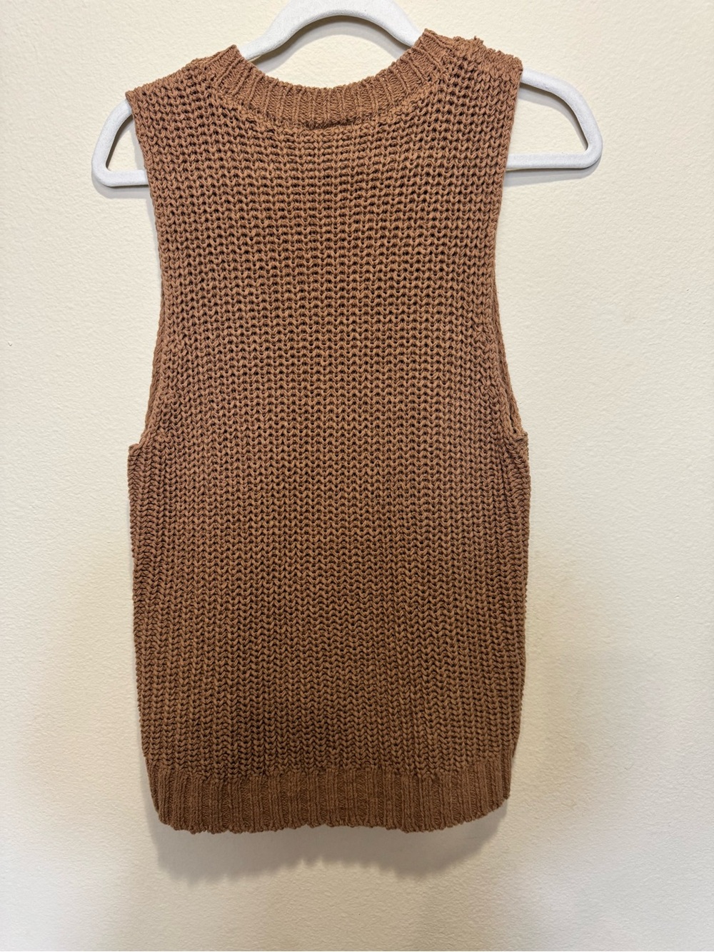 Abercrombie & Fitch Tan Chunky Knit Sweater Vest - Picture 3 of 3